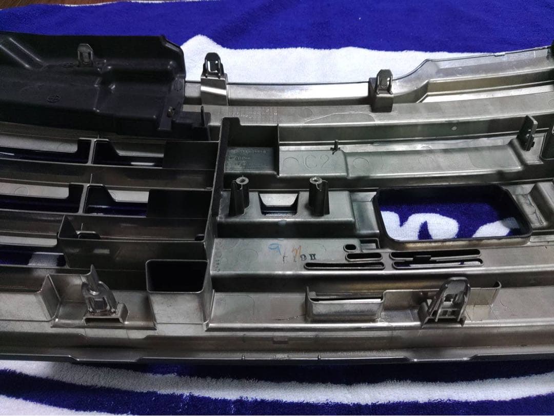 M900A ルーミーカスタム　フロントグリル