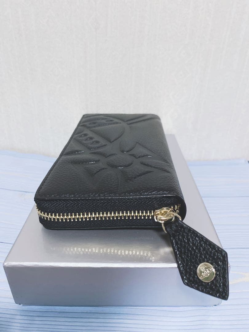 〔新品未使用〕　ヴィヴィアンウエストウッド　エンボス加工 ブラックレザー 長財布