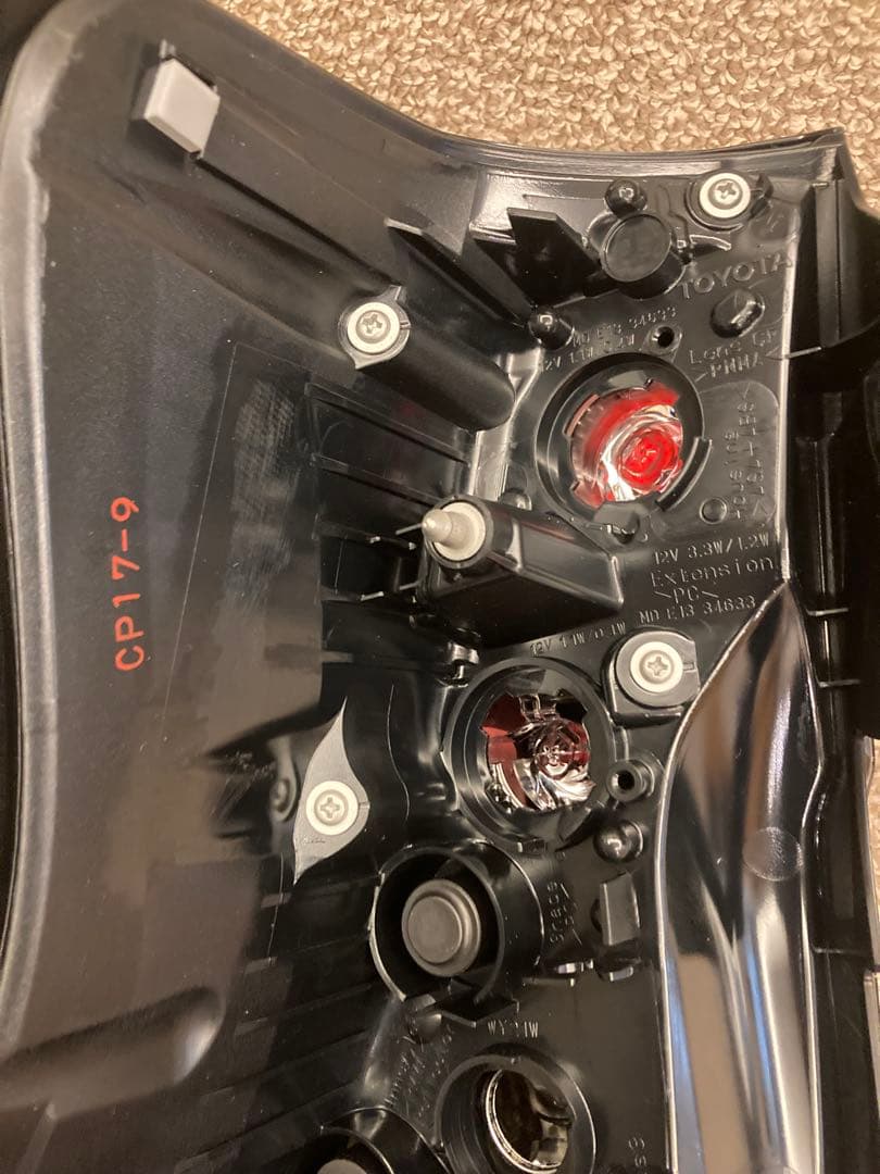 プラド150系後期純正テールランプ（右側のみ）