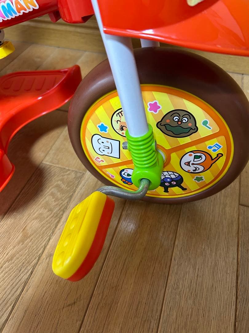 【値下げ・美品】アンパンマン・三輪車