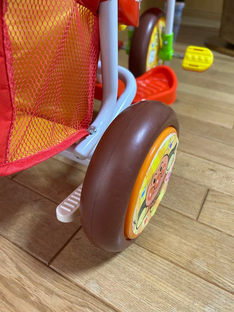 【値下げ・美品】アンパンマン・三輪車