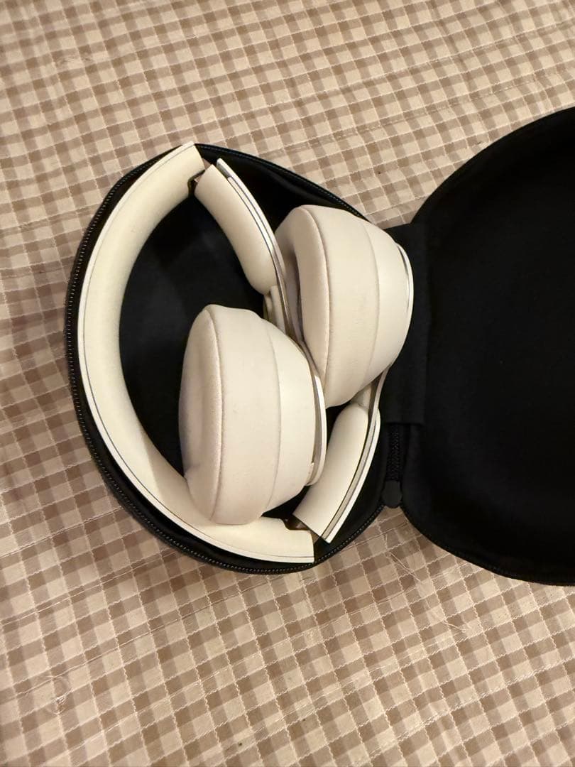 Beats SOLO PRO ノイズキャンセリングワイヤレスヘッドホン ホワイト