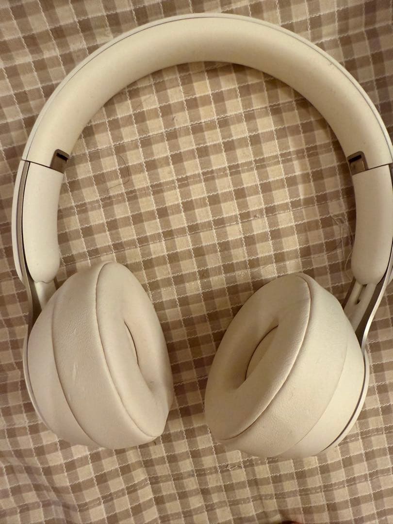 Beats SOLO PRO ノイズキャンセリングワイヤレスヘッドホン ホワイト