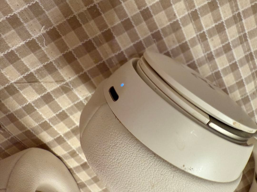 Beats SOLO PRO ノイズキャンセリングワイヤレスヘッドホン ホワイト