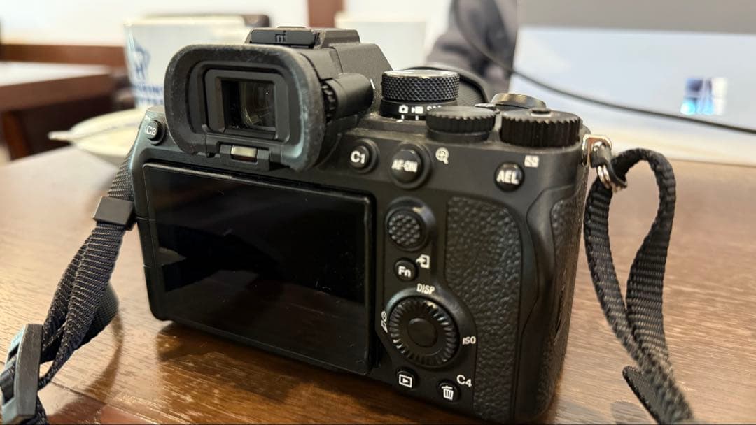 SONY α7Ⅳ ミラーレス一眼カメラ（レンズ付）おまけでフィルムカメラも