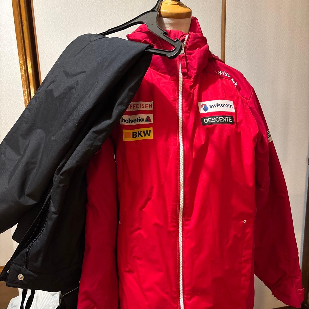 DESCENTE 赤 黒フード付き スキーウェア上下セット