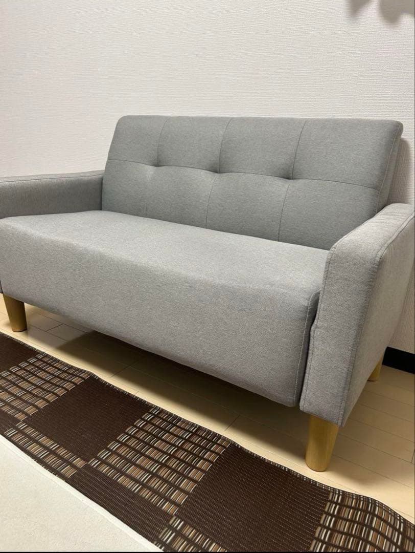 グレー 2人掛けソファ ボタン付きクッション