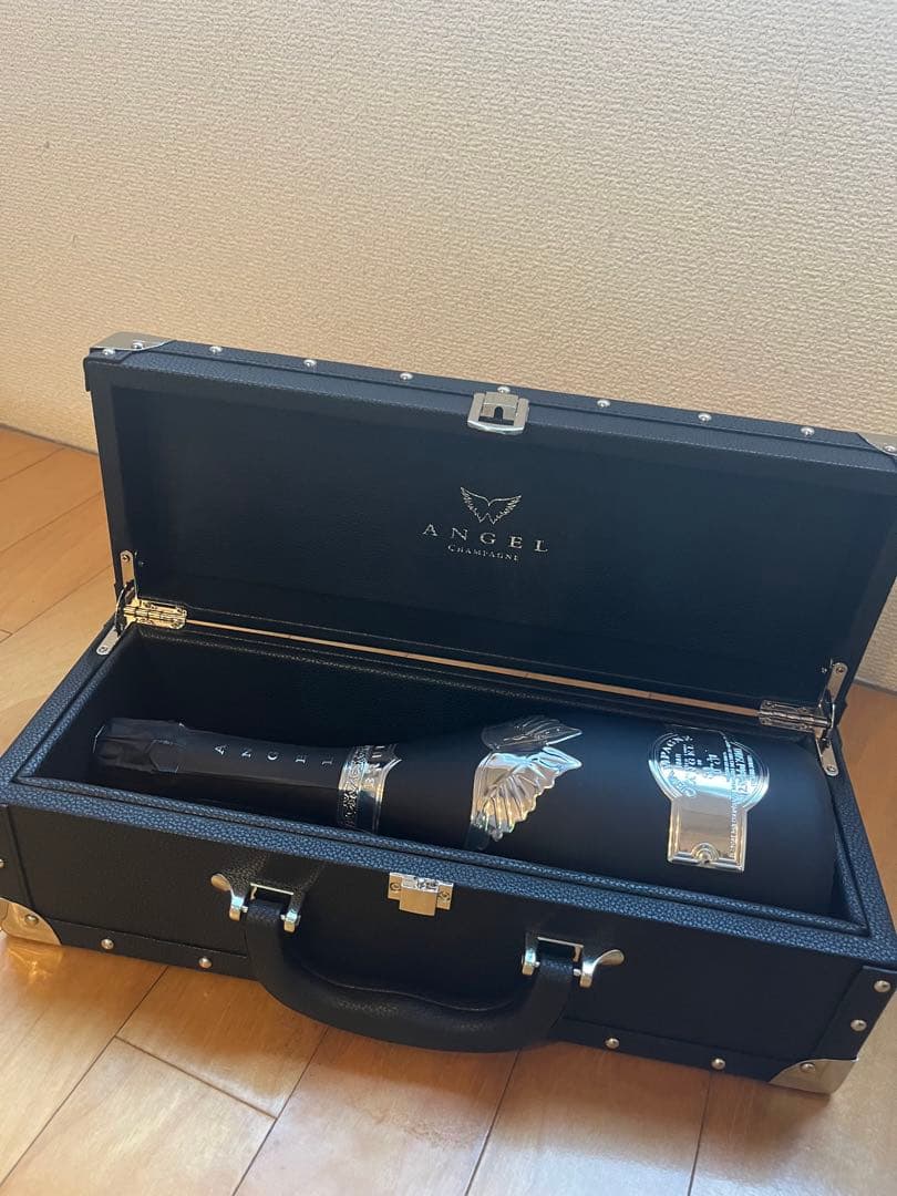 エンジェルシャンパン　黒