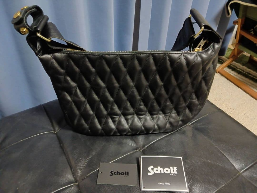 美品　Schott　PADDED BANANA BAG ショット　牛革　ハーレー