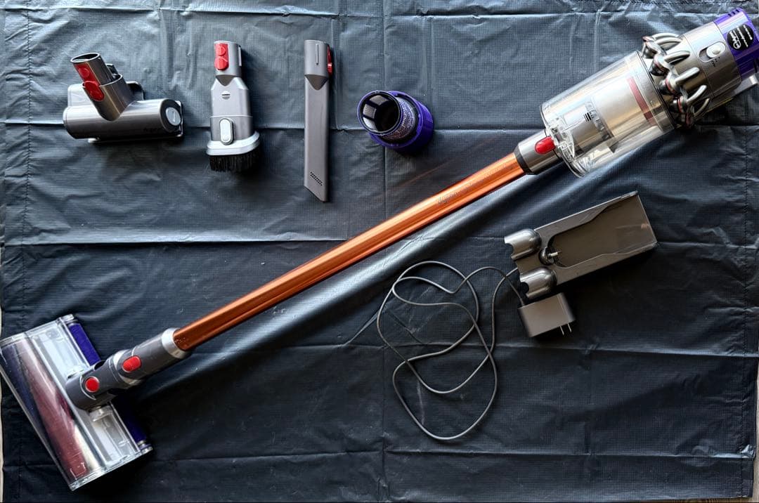 中古 dyson cyclone v10 Fluffy