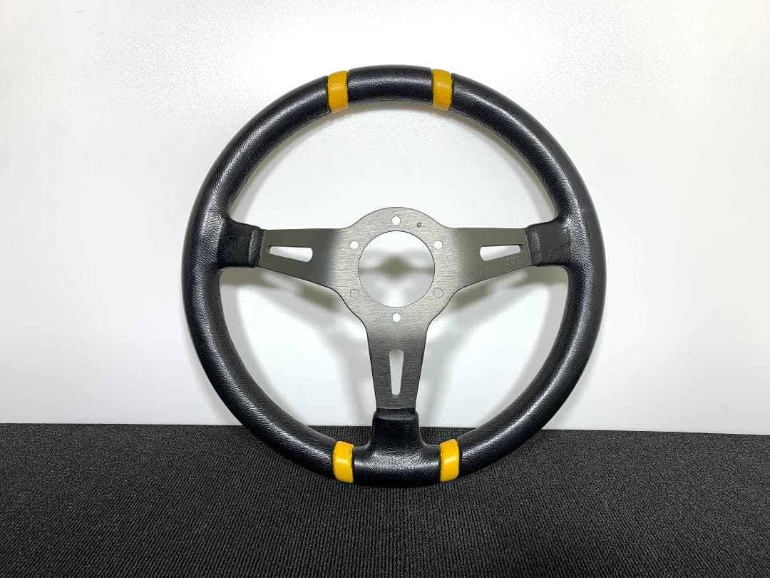 モモ ドリフティング シルバースポーク 35パイ ディープコーン ステアリング