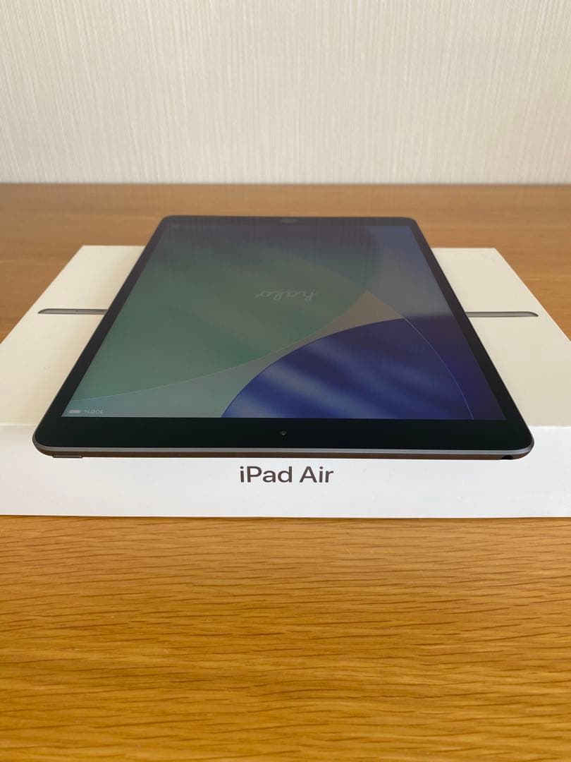 iPad Air 第3世代 未使用に近い　純正付属品付　iPad本体