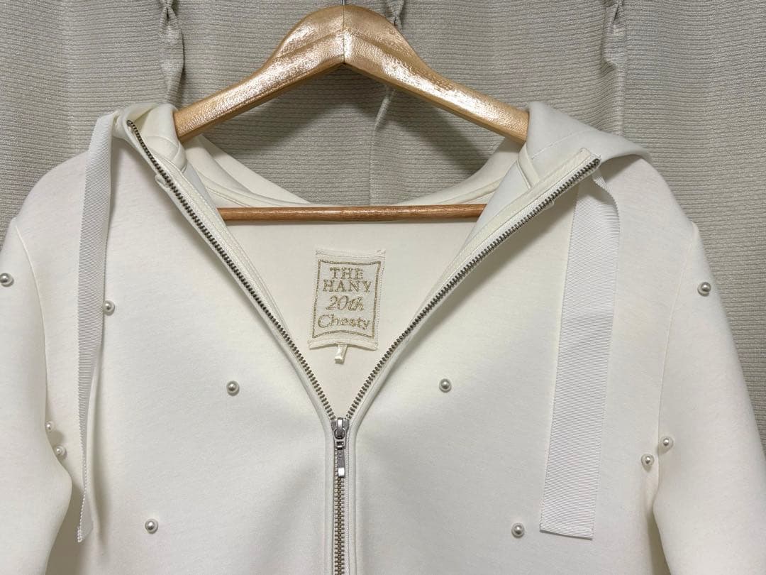 THE HANYコラボ 20th Chesty パール装飾フード付きパーカー