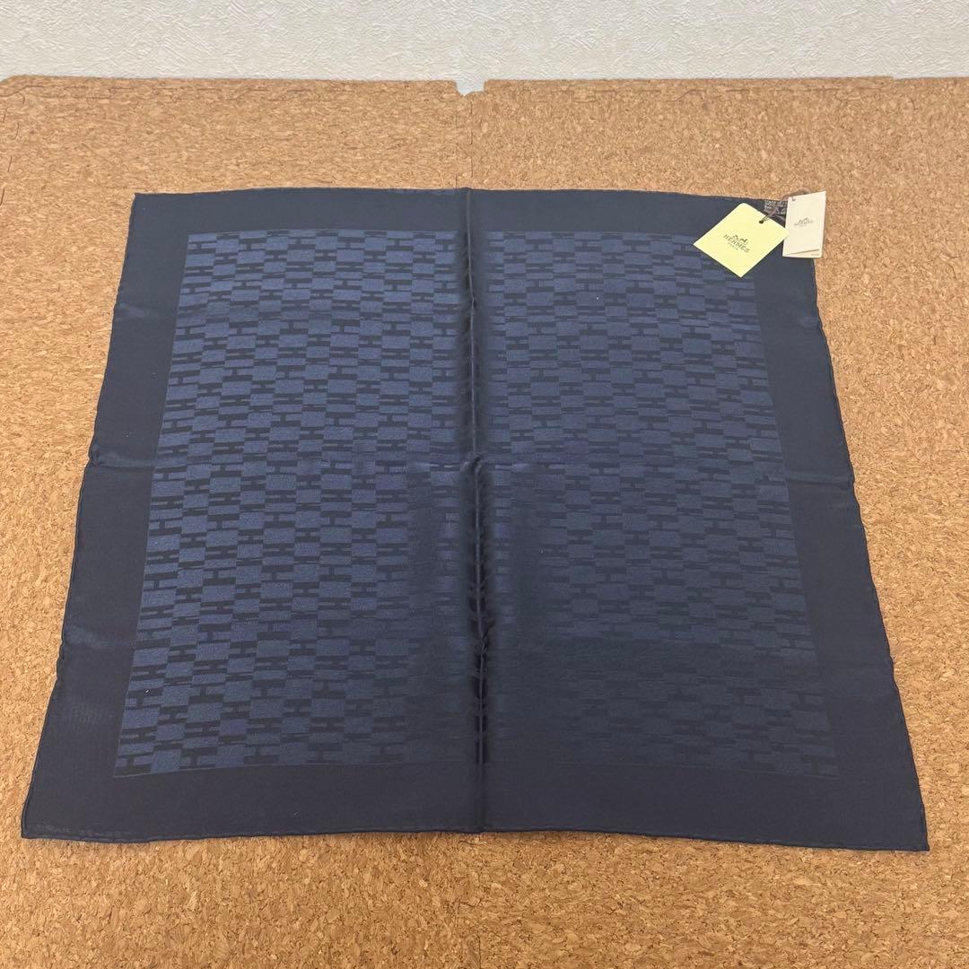 未使用箱付タグ付　エルメス　カレ45 グランH ポケットチーフ