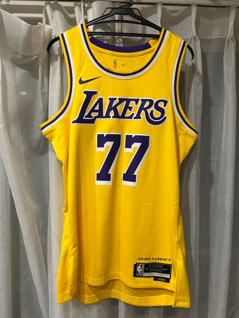 ルカ•ドンチッチ　ロサンゼルス・レイカーズ　ユニフォーム