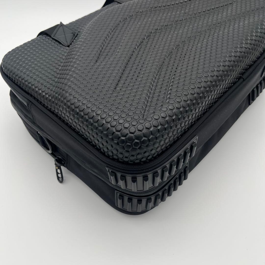 LAT56° ブリーフケース URBAN WARRIOR拡張型 13.3PC対応