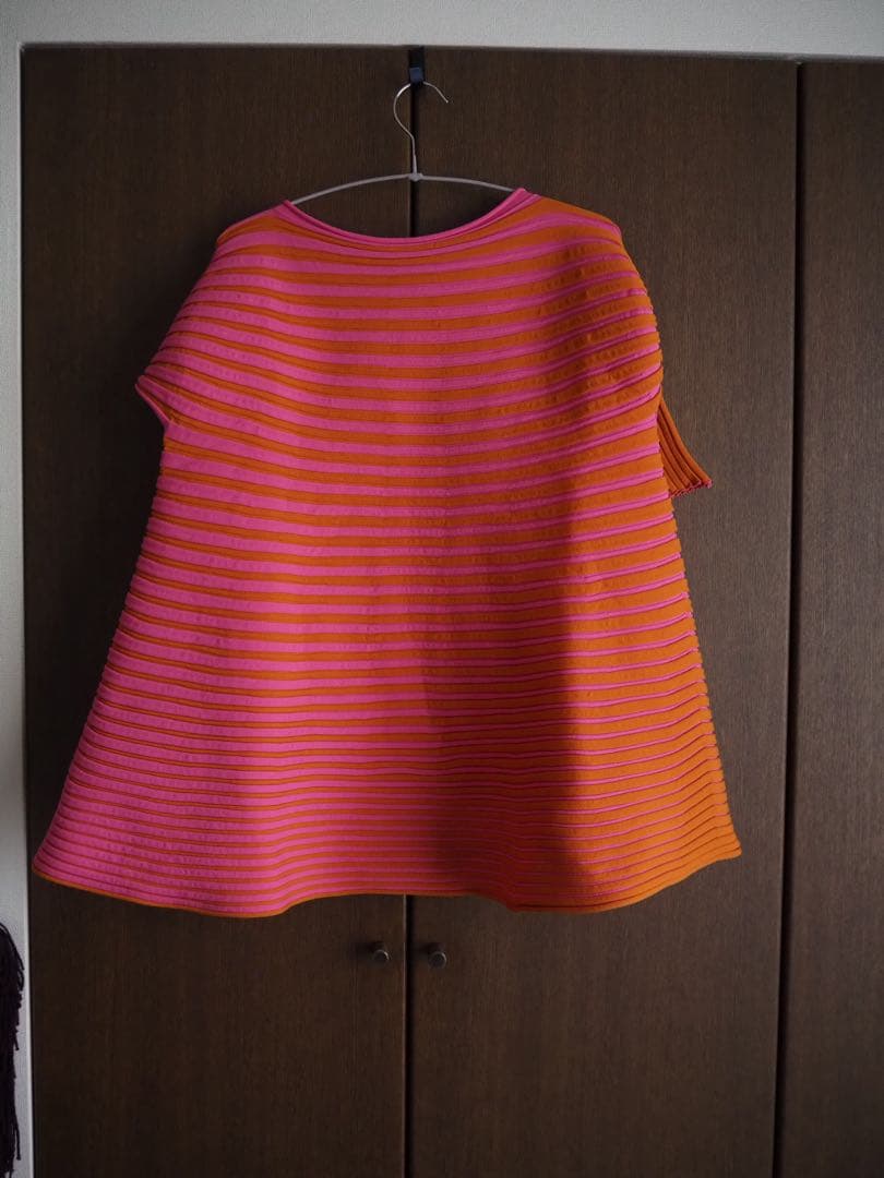 プリーツプリーズ　オレンジとピンクのストライプ 半袖チュニック