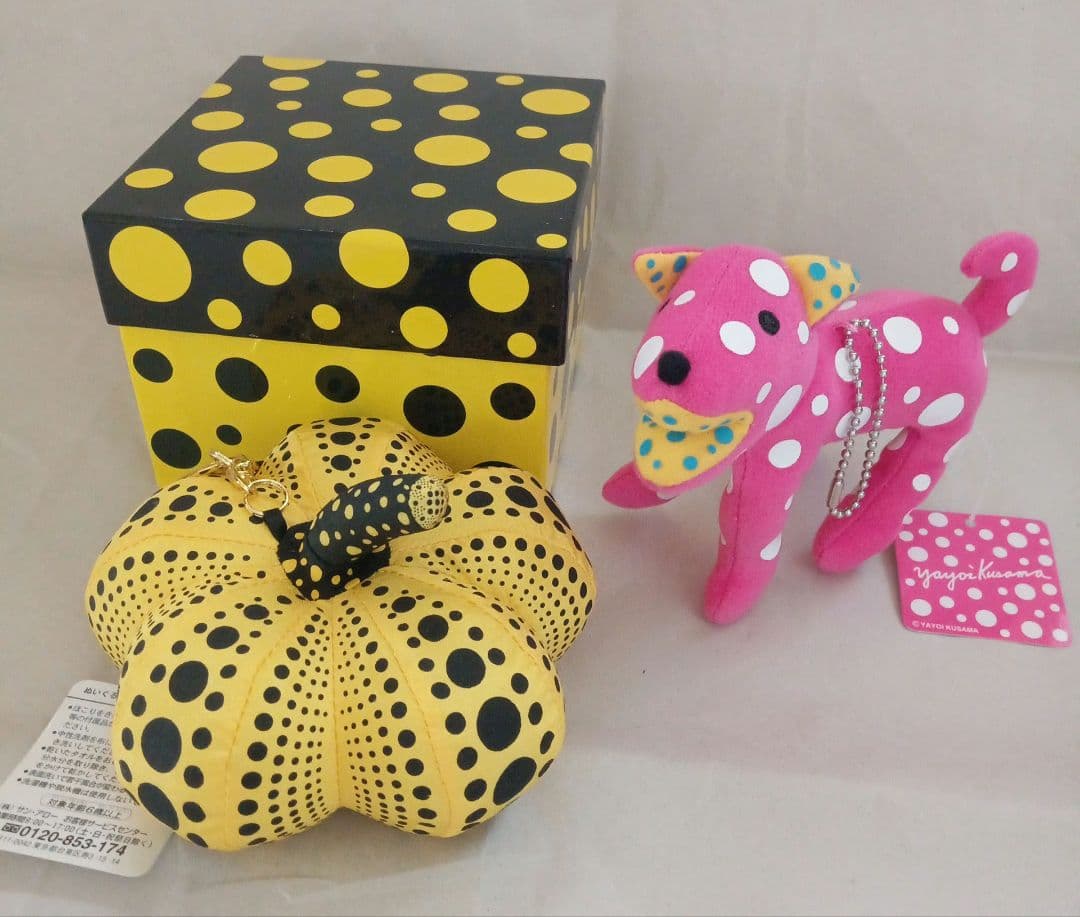 ★週末限定価格★（未使用・2点セット）草間彌生 マスコットキーホルダー