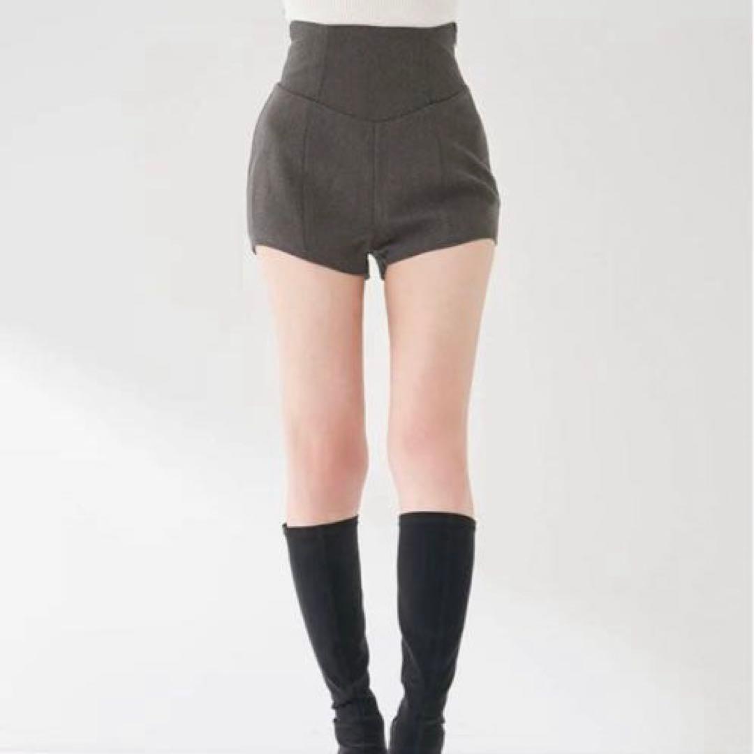 【新品未使用タグ付】美シルエットショートパンツ　グレー　FLサイズ