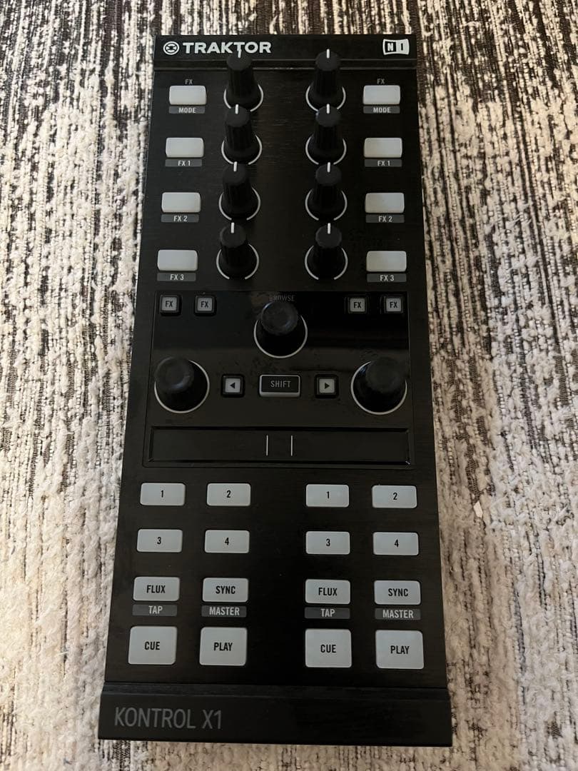 DJ機材 TRAKTOR KONTROL X1 MK2