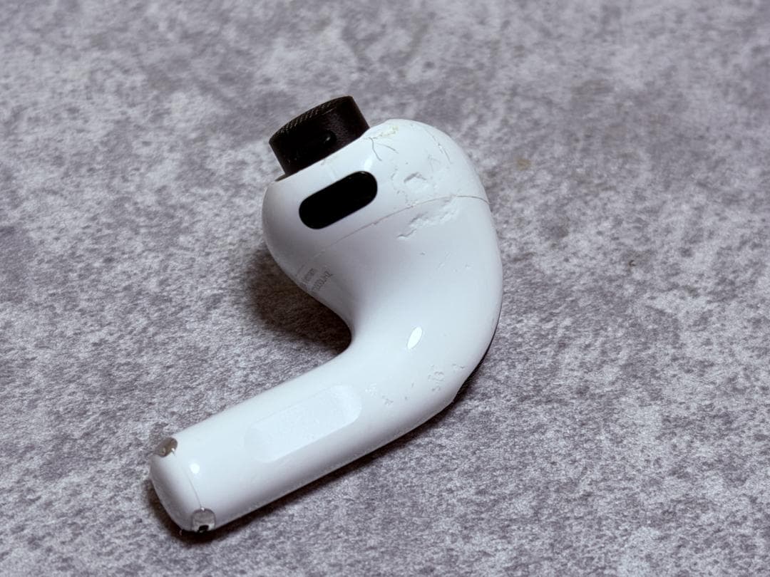 AirPods Pro 3 ケース＆右耳ほぼ新品 (※左イヤホン傷あり動作OK)