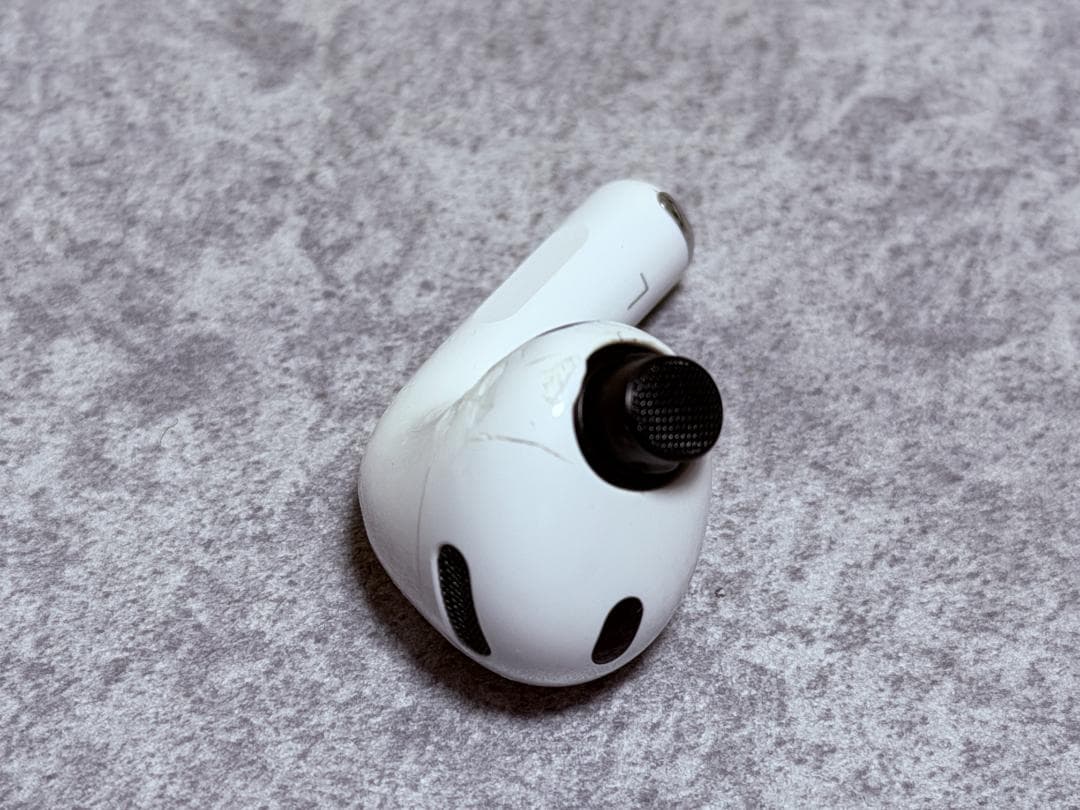 AirPods Pro 3 ケース＆右耳ほぼ新品 (※左イヤホン傷あり動作OK)