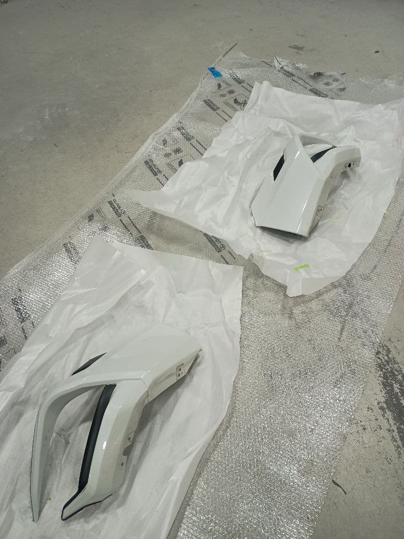 カローラクロス モデリスタ リアスパッツ　パールホワイト089