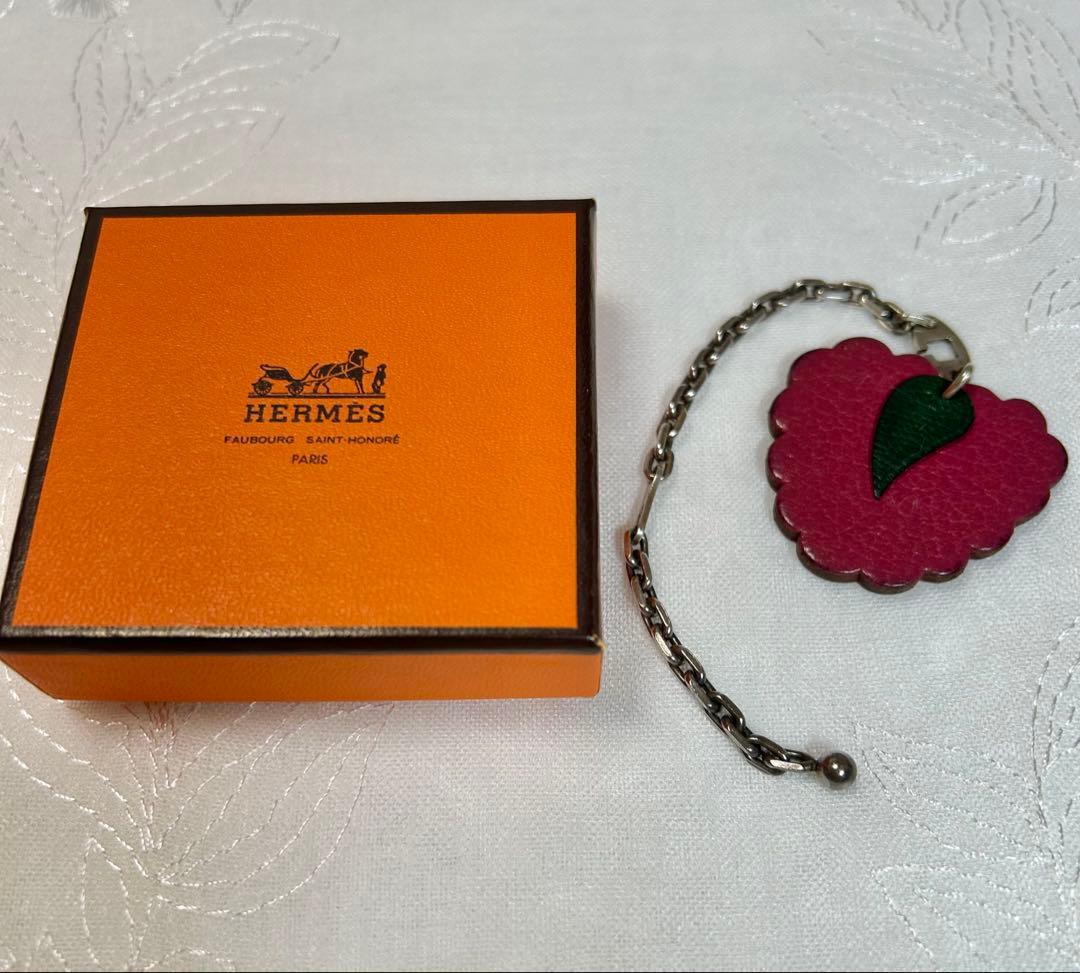 HERMES エルメス　ラズベリーチャーム　キーホルダー