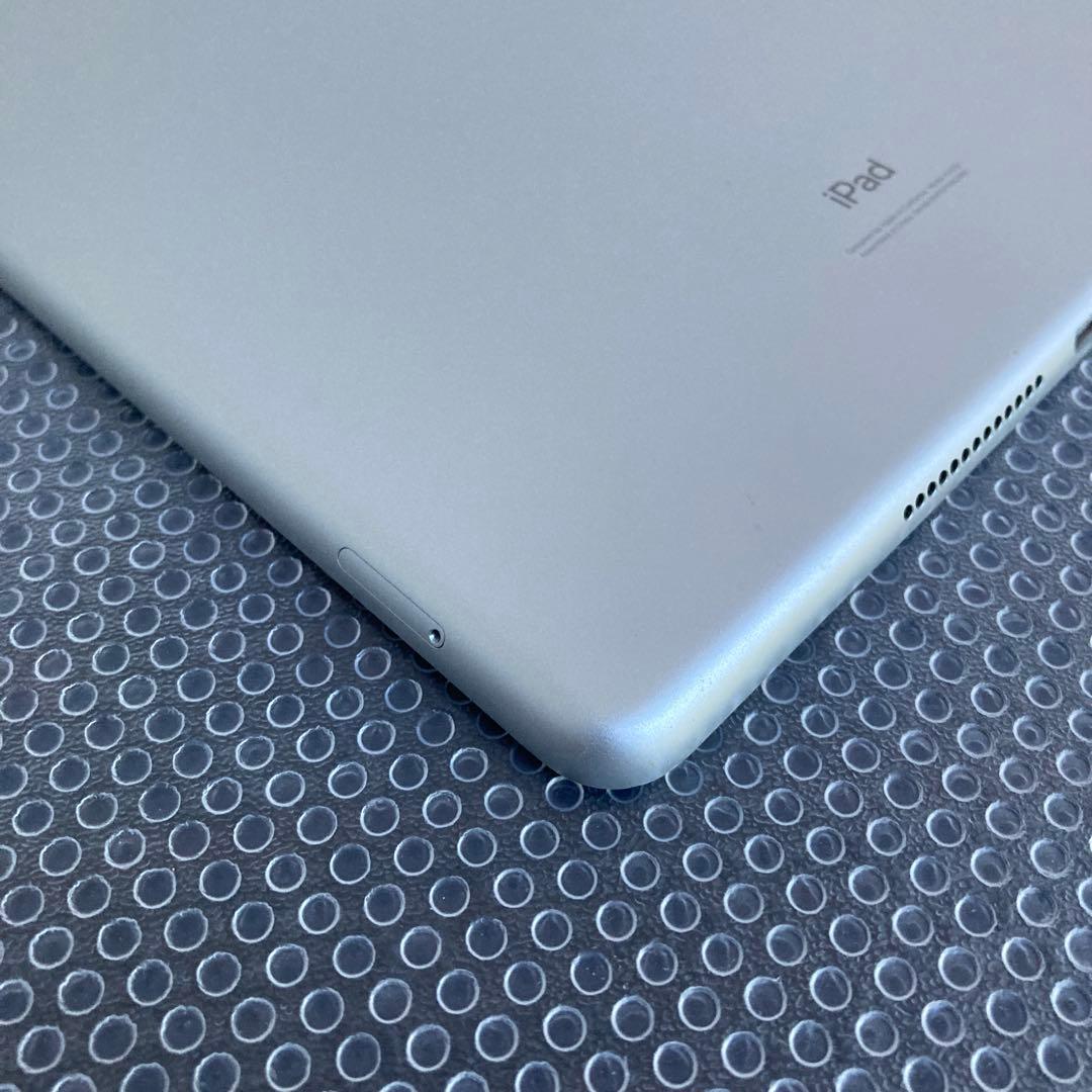 3541【早い者勝ち】電池最良好☆iPad8 第8世代 32GB SIMフリー☆