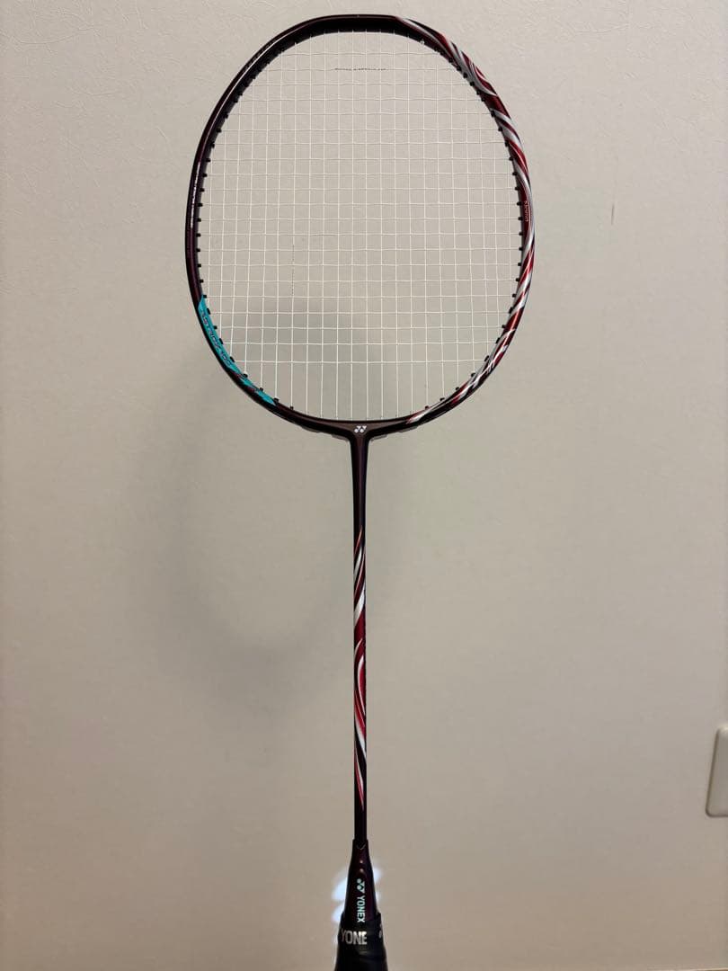 【極美品】YONEX ASTROX100ZZ アストロクス クレナイ4U5