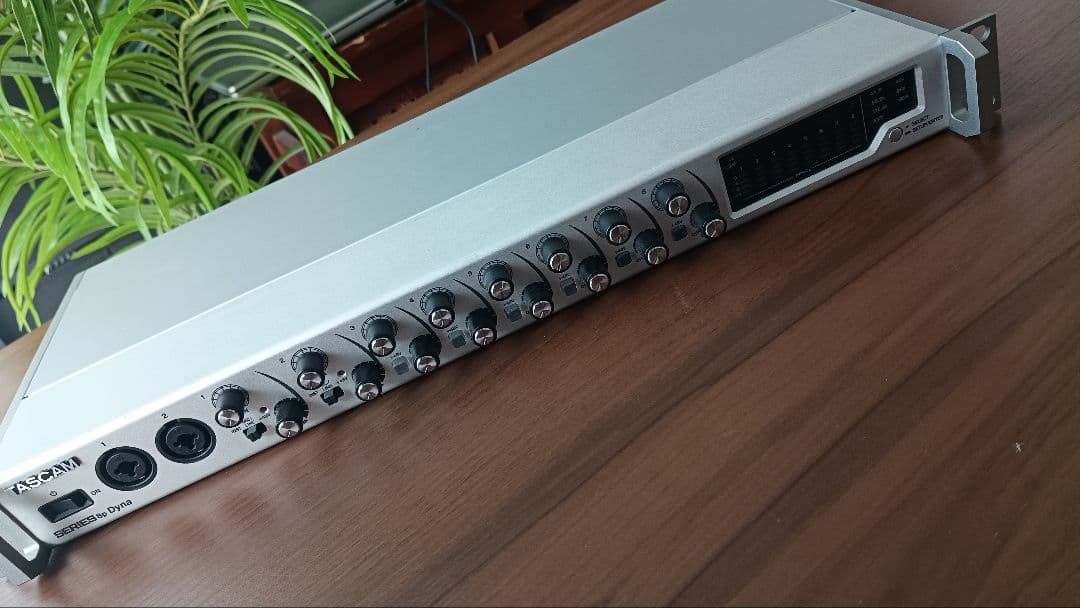 TASCAM SERIES 8p Dyna マイクプリアンプ