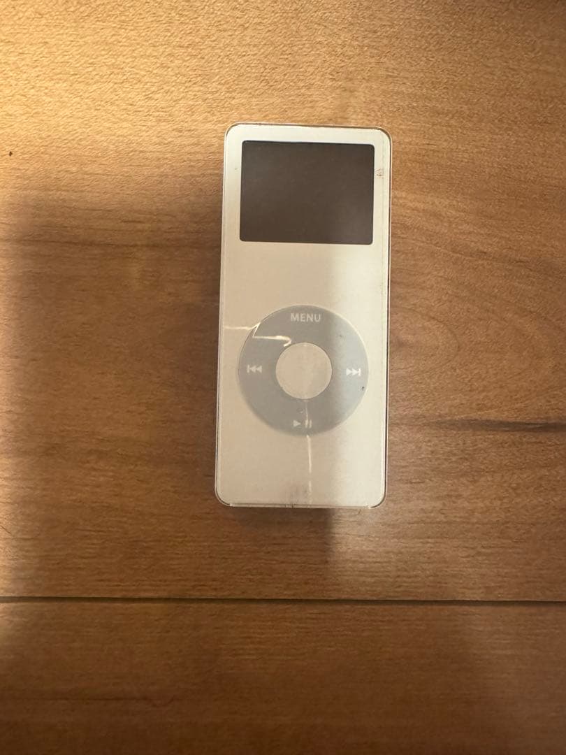 Apple iPod nano 2GB シルバー　プジョー