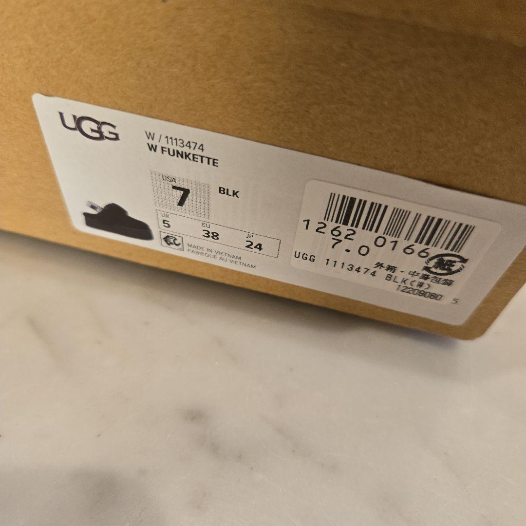 新品☆公式サイト購入品☆UGG Funkette ブラック 厚底　7　24cm