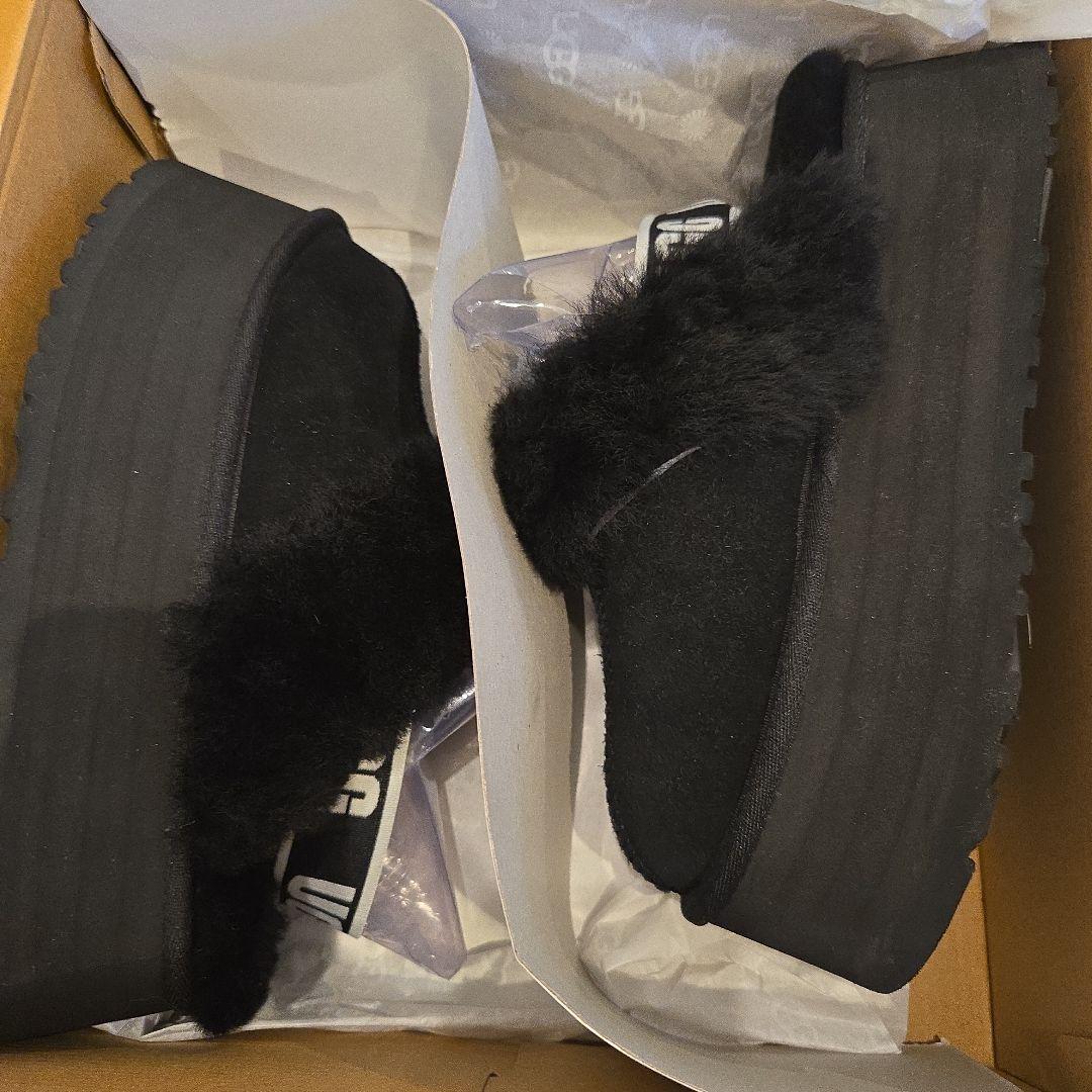 新品☆公式サイト購入品☆UGG Funkette ブラック 厚底　7　24cm