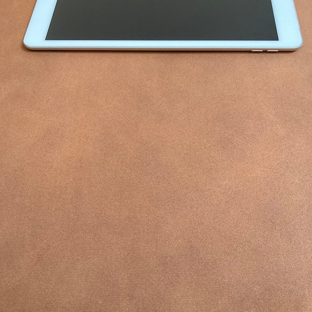 556 外観美品☆電池最良好☆iPad8 第8世代 32GB SIMフリー☆
