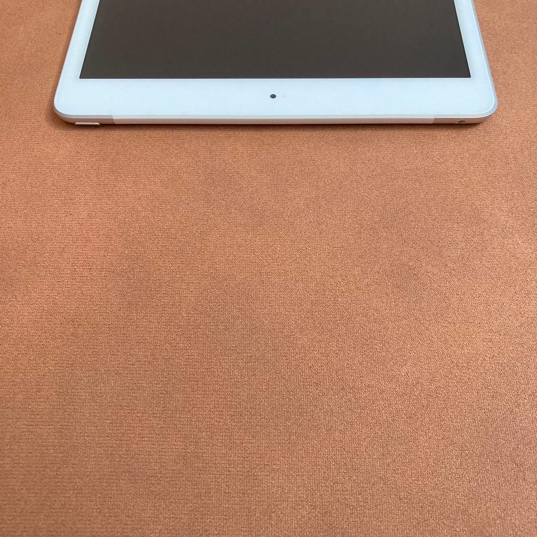 556 外観美品☆電池最良好☆iPad8 第8世代 32GB SIMフリー☆