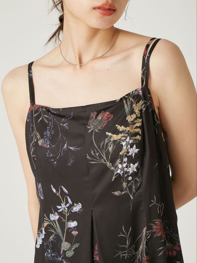 FRAY.ID ボタニカルプリントキャミソールワンピース ブラック