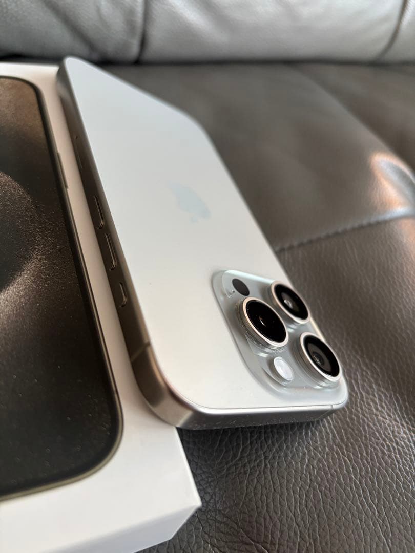 Apple iPhone 15 Pro ナチュラルチタニウム