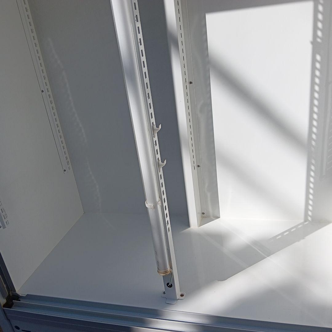 冷蔵リーチインショーケース