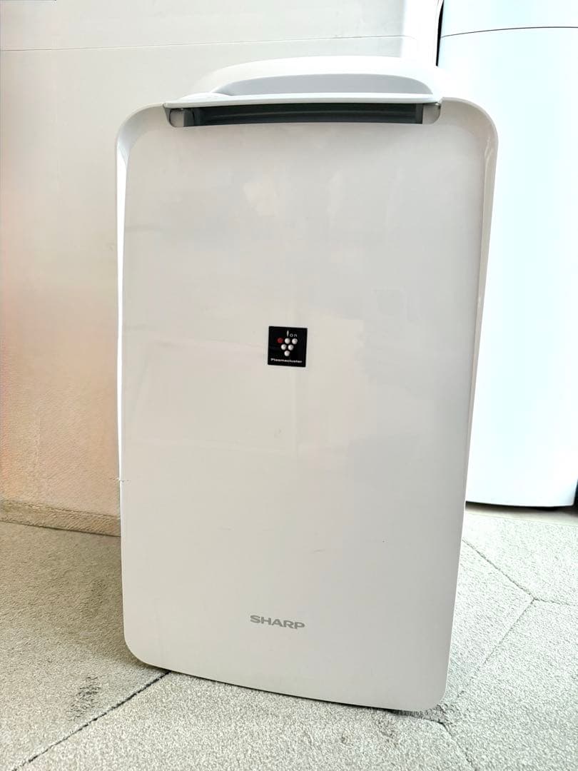 配送料込みSHARP 除湿機。