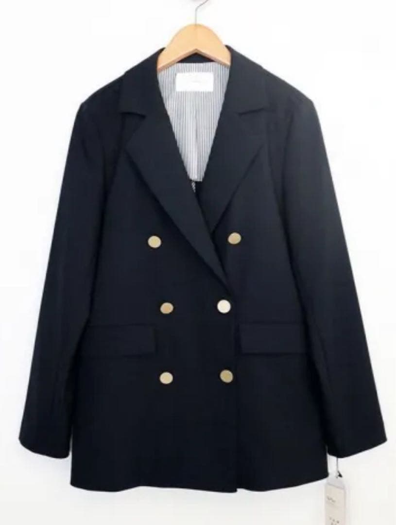 QTUME 新品タグ付き　未使用品 ネイビー　金釦ダブルジャケット　38
