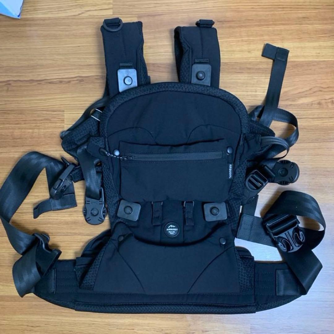 美品 エアバギー ベビーキャリア・ベーシックプラス　ブラック　抱っこ紐