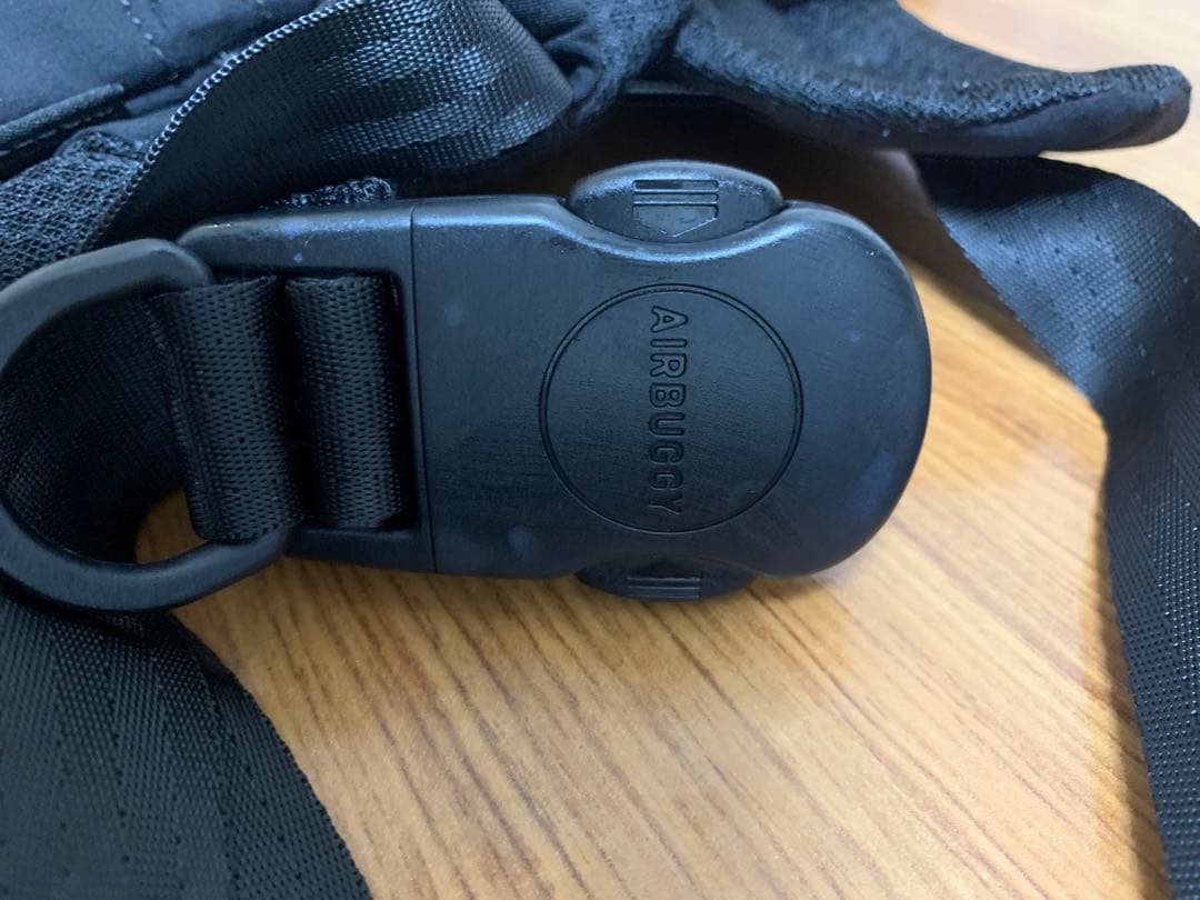 美品 エアバギー ベビーキャリア・ベーシックプラス　ブラック　抱っこ紐