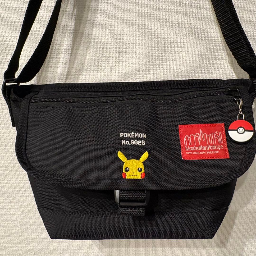 ⚫︎お値下げ美品⭐︎マンハッタンポーテージ⭐︎ポケモン　限定　ショルダー黒ピカチュウ