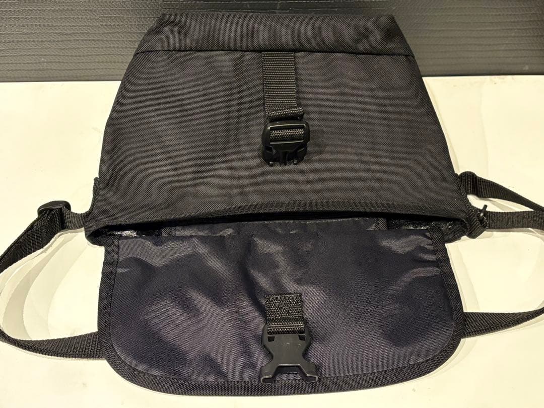 ⚫︎お値下げ美品⭐︎マンハッタンポーテージ⭐︎ポケモン　限定　ショルダー黒ピカチュウ