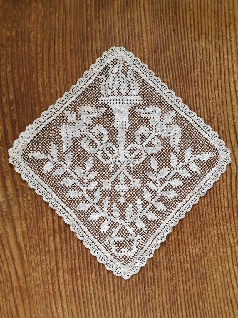 アンティーク フィレレース 聖火と鳩とオリーブ 透かしパネル スカラップ装飾