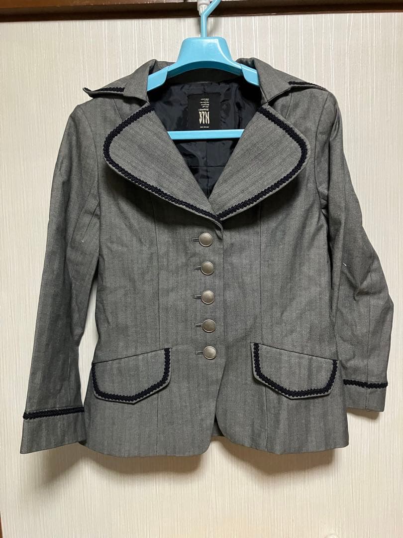 m*r様 BLACKPEACE NOW背中リボンテーラードジャケットブレードグレ