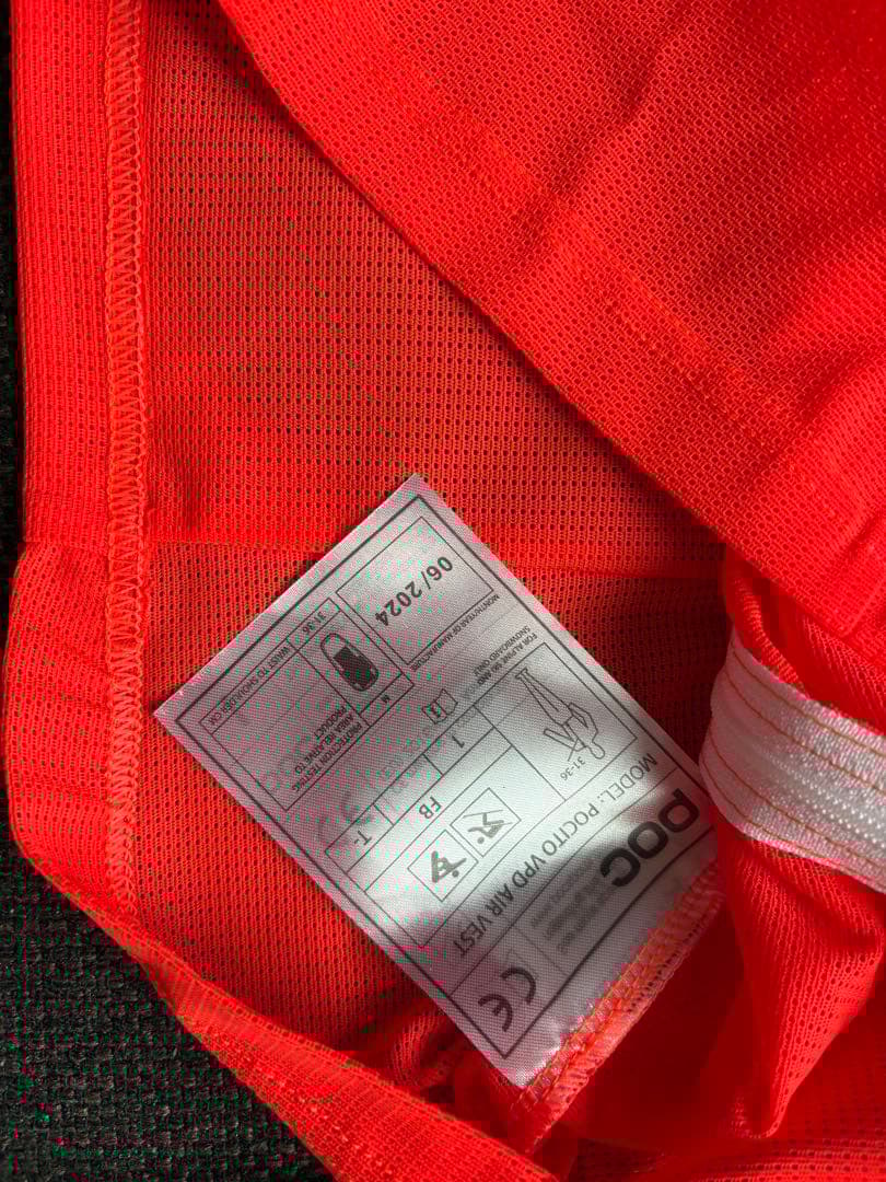 POC スキー　脊髄パッド　24-25モデル