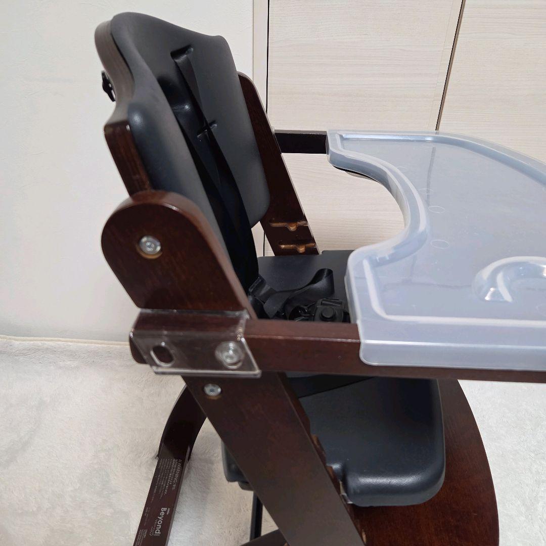 ビヨンドジュニアハイチェア　マホガニー・ブラック
