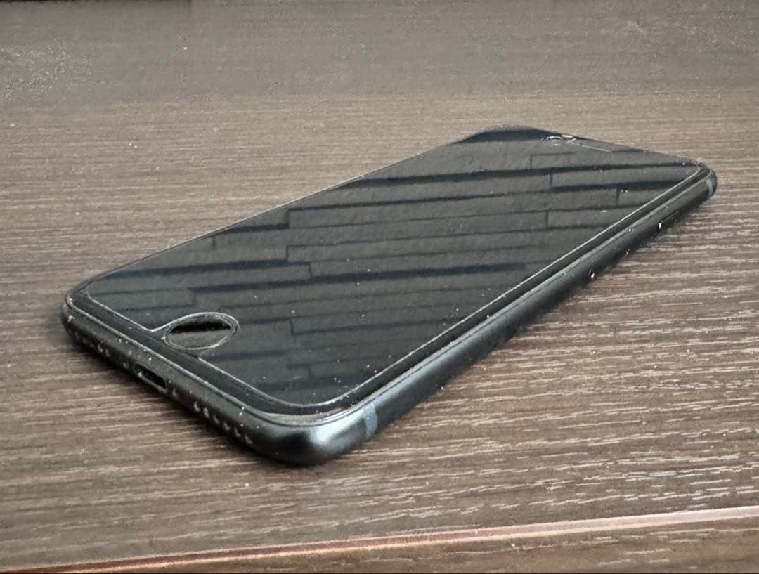 Apple iPhone se第3世代64GB ブラック 本体　SIMフリー